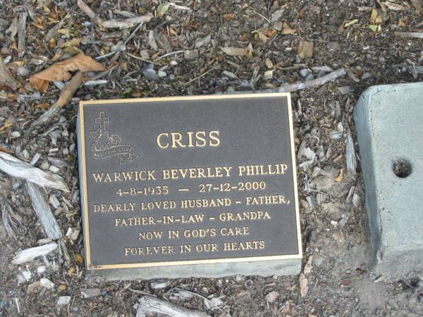 Warwick Beverley Phillip CRISS,  | 4-8-1935 - 27-12-2000,  | husband father father-in-law grandpa;  | Mudgeeraba cemetery, City of Gold Coast  | 
