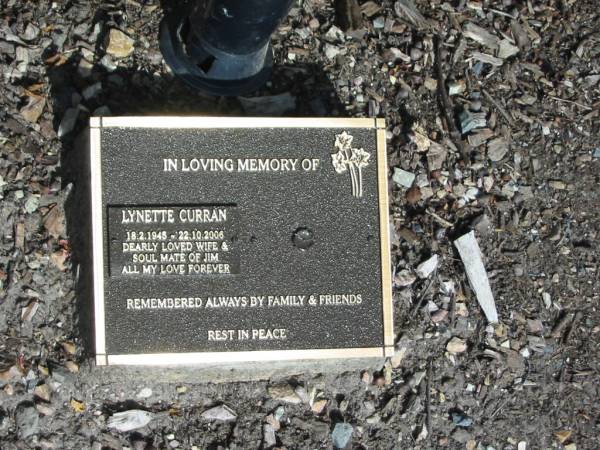 Lynette CURRAN,  | 18-2-1945 - 22-10-2006,  | wife of Jim;  | Mudgeeraba cemetery, City of Gold Coast  | 