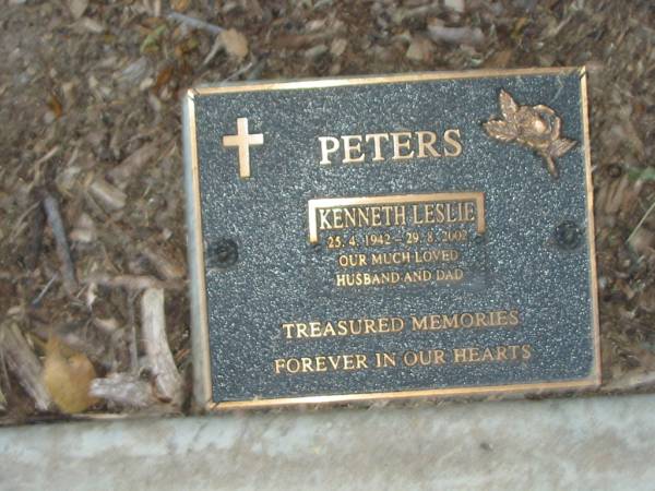 Kenneth Leslie PETERS,  | 25-4-1942 - 29-8-2002,  | husband dad;  | Mudgeeraba cemetery, City of Gold Coast  | 