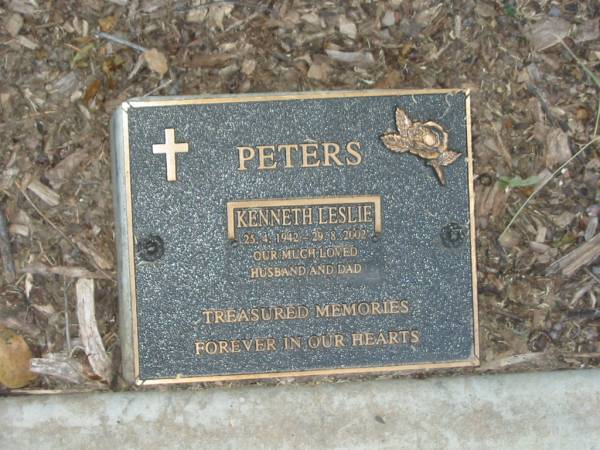 Kenneth Leslie PETERS,  | 25-4-1942 - 29-8-2002,  | husband dad;  | Mudgeeraba cemetery, City of Gold Coast  | 
