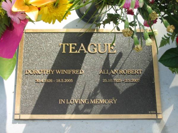 Dorothy Winifred TEAGUE,  | 30-4-1926 - 18-5-2005;  | Allan Robert TEAGUE,  | 25-10-1925 - 2-5-2007;  | Mudgeeraba cemetery, City of Gold Coast  | 