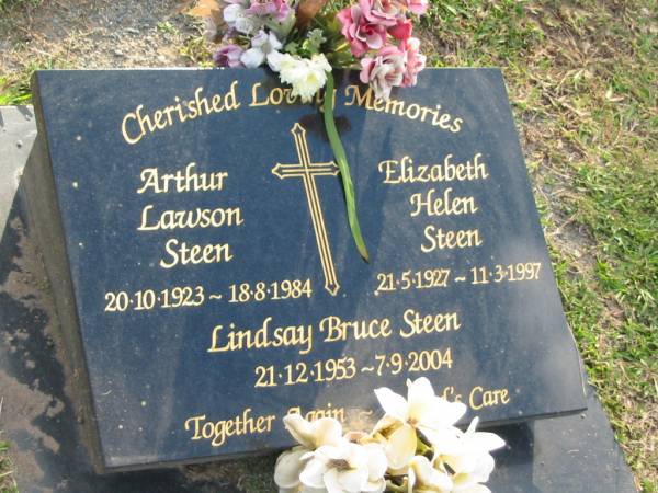 Arthur Lawson STEEN,  | 20-10-1923 - 18-8-1984;  | Elizabeth Helen STEEN,  | 21-5-1927 - 11-3-1997;  | Lindsay Bruce STEEN,  | 21-12-1953 - 7-9-2004;  | Mudgeeraba cemetery, City of Gold Coast  | 
