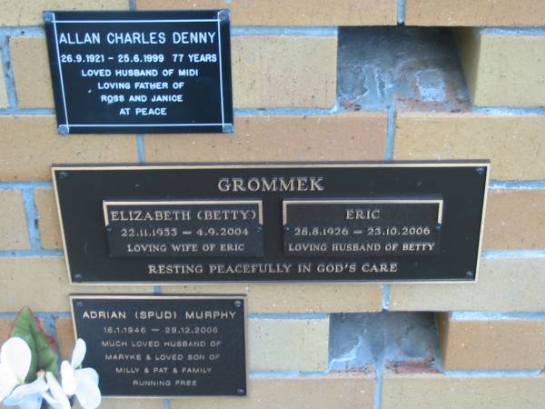Elizabeth (Betty) GROMMEK,  | 22-11-1933 - 4-9-2004,  | wife of Eric;  | Eric GROMMEK,  | 28-8-1926 - 23-10-2006,  | husband of Betty;  | Mudgeeraba cemetery, City of Gold Coast  | 