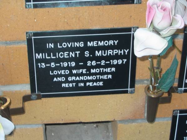 Millicent S. MURPHY,  | 13-5-1919 - 26-2-1997,  | wife mother grandmother;  | Mudgeeraba cemetery, City of Gold Coast  | 