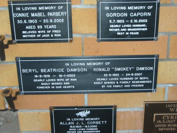 Beryl Beatrice DAWSON,  | 16-9-1919 - 16-1-2003,  | wife of Ron;  | Ronald (Smokey) DAWSON,  | 22-9-1922 - 24-8-2007,  | husband of Beryl;  | Mudgeeraba cemetery, City of Gold Coast  | 