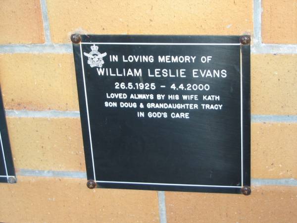 William Leslie EVANS,  | 26-5-1925 - 4-4-2000,  | wife Kath,  | son Doug,  | grandaughter Tracy;  | Mudgeeraba cemetery, City of Gold Coast  | 