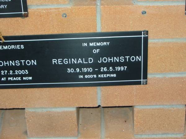 Gladys JOHNSTON,  | 18-4-1916 - 27-2-2003;  | Reginald JOHNSTON,  | 30-9-1910 - 26-5-1997;  | Mudgeeraba cemetery, City of Gold Coast  | 