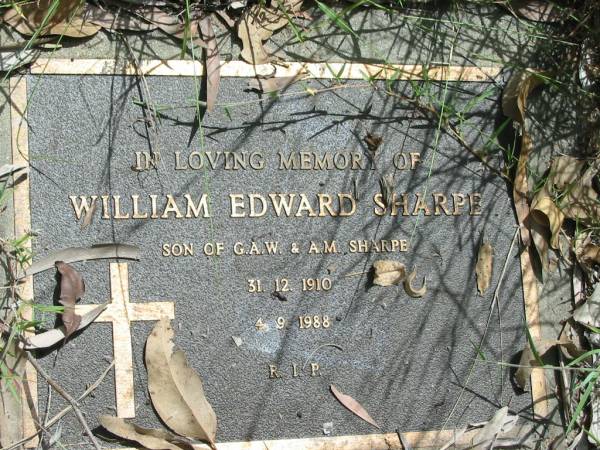 William Edward SHARPE,  | son of G.A.W. & A.M. SHARPE,  | 31-12-1910 - 4-9-1988;  | Mundoolun Anglican cemetery, Beaudesert Shire  | 