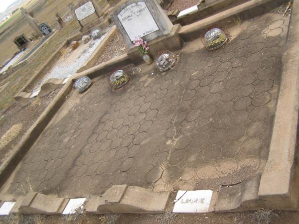 Laurence T. KNECHT,  | 1913 - 1947;  | Valentine KNECHT,  | 1861 - 1951;  | Adelaide J. KNECHT,  | 1873 - 1963;  | Nobby cemetery, Clifton Shire  | 