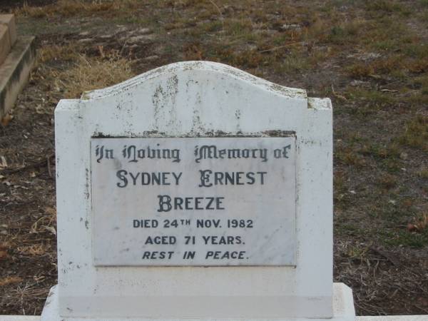 Sydney Ernest (Tiny) BREEZE,  | died 24 Nov 1982 aged 71 years;  | Nobby cemetery, Clifton Shire  | 