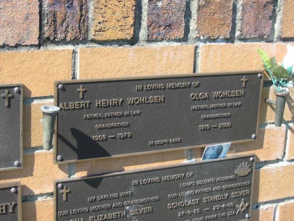 Albert Henry WOHLSEN,  | father father-in-law grandfather,  | 1908 - 1979;  | Olga WOHLSEN,  | mother mother-in-law grandmother,  | 1919 - 2000;  | Pimpama Island cemetery, Gold Coast  | 