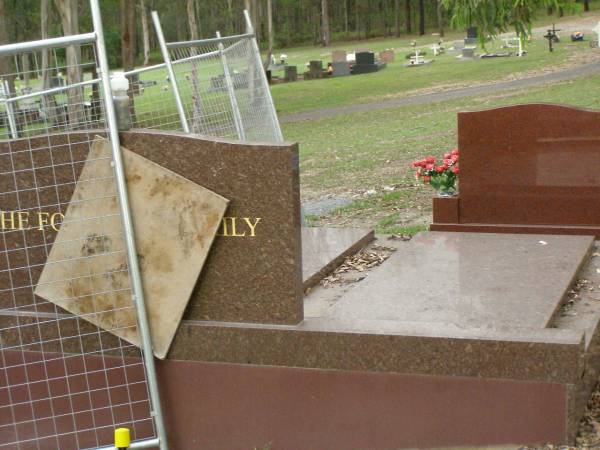 Betty FOUNTAIN,  | 14 July 1923 - 7 Feb 2006;  | Leigh FOUNTAIN,  | 11 Oct 1951 - 7 Feb 2006;  | Iris Mary FOUNTAIN (nee SCRUCE),  | 18 May 1920 - 23 April 2004;  | Garth FOUNTAIN,  | 11 Dec 1918 - 20 July 2003;  | Pimpama Uniting cemetery, Gold Coast  | 