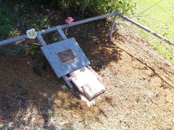 Eric GOODIN,  | 6-11-1900 - 21-4-1989;  | Edith Mary GOODIN,  | 27-12-1900 - 24-5-1989;  | missed by Douglas, Leonard, Donald,  | Jean, Joan, Fauna & families;  | 60th wedding anniversay Dec 1982;  | Pine Mountain St Peter's Anglican cemetery, Ipswich  | 