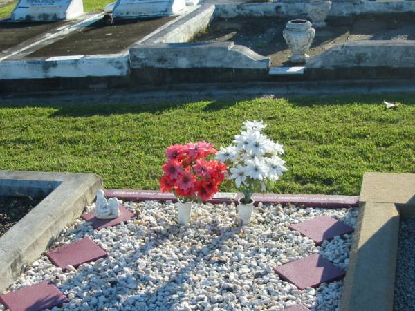 Emily Yonippin ROBE,  | 1888 - 1955;  | Elizabeth Linda ROBE,  | 1919 - 1967;  | Polson Cemetery, Hervey Bay  | 