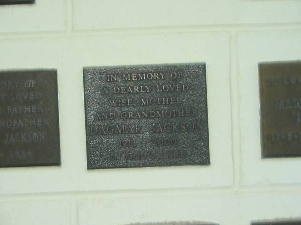 Dagmar JACKSON,  | wife mother grandmother,  | 1913 - 2000;  | Polson Cemetery, Hervey Bay  | 