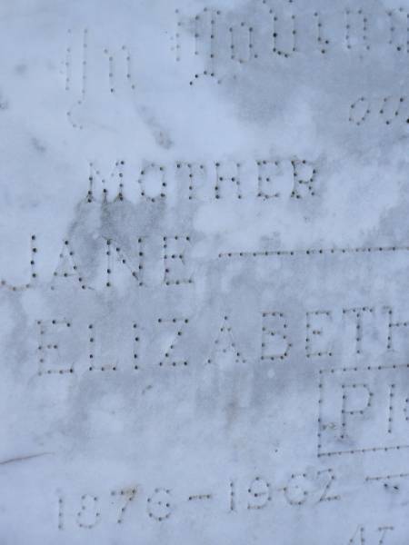 Jane Elizabeth PIOCH,  | 1876 - 1962,  | mother;  | Wilhelm Carl PIOCH,  | 1876 - 1952,  | father;  | Polson Cemetery, Hervey Bay  | 