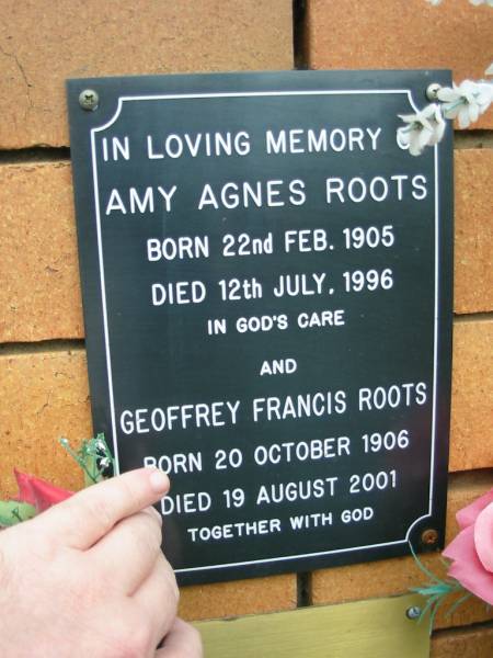 Amy Agnes ROOTS,  | born 22 Feb 1905 died 12 July 1996;  | Geoffrey Francis ROOTS,  | born 20 Oct 1906 died 19 Aug 2001;  | Rosewood Uniting Church Columbarium wall, Ipswich  | 