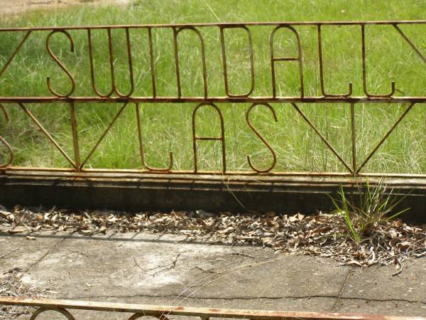 T.S. SWINDALL;  | E.E.S. SWINDALL;  | L.A.S. SWINDALL;  | G.W.H. SWINDALL;  | S.G.S. SWINDALL;  | South Isis cemetery, Childers, Bundaberg Region  | 