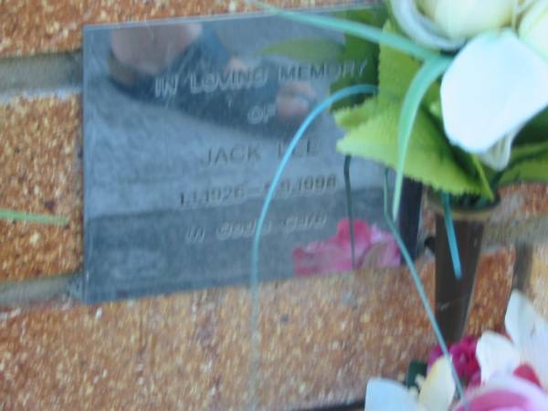 Jack LEE,  | 1-1-1926 - 5-9-1998;  | Tea Gardens cemetery, Great Lakes, New South Wales  | 