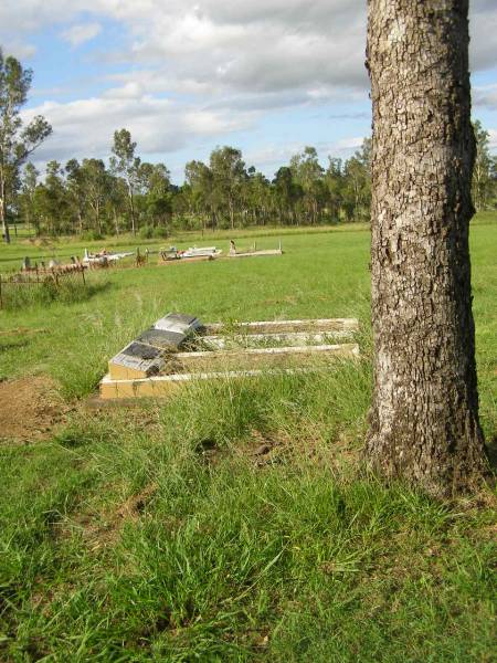 Tiaro cemetery, Fraser Coast Region  |   | 