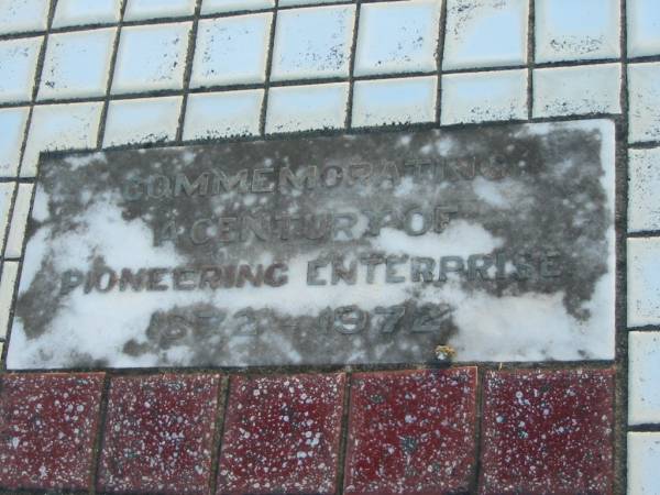 William HARDING  | aged 81  | (wife) Gladys Isabel (HARDING)  | b: 15 Jan 1900, d: 28 Oct 1986  |   | commemorating a century of pioneering enterprise 1872 - 1972  | Toogoolawah Cemetery, Esk shire  | 