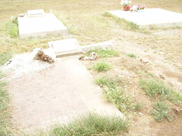 Charles Murray CARPENTER,  | 1911 - 1974;  | Warra cemetery, Wambo Shire  | 