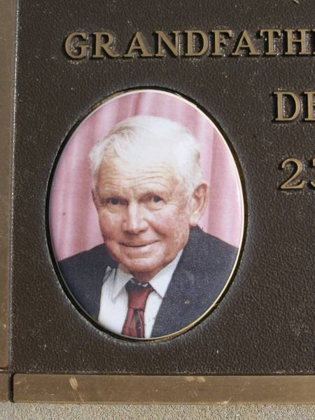 Eric Warrender MANDERSON  | 23 Aug 2002, aged 81  | Woodhill cemetery (Veresdale), Beaudesert shire  |   | 