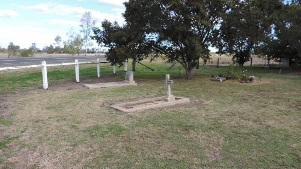 Yandilla All Saints Anglican Church with Cemetery  |   | 